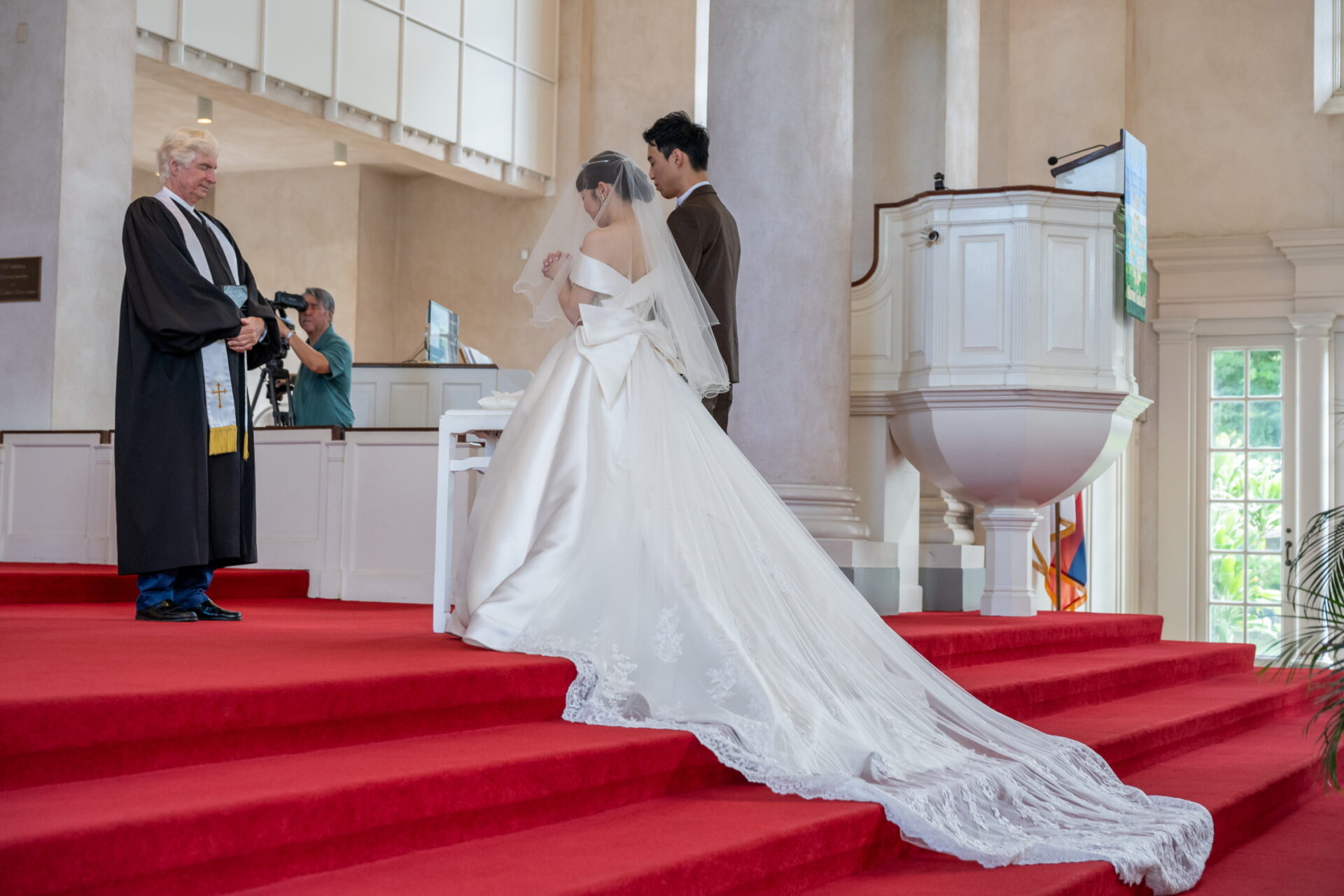 【結婚式に最適】ハワイ製 Mr.Mrs.ウッドオブジェ ハワイウェディング（マジックアイランドガーデン） - 小さな結婚式