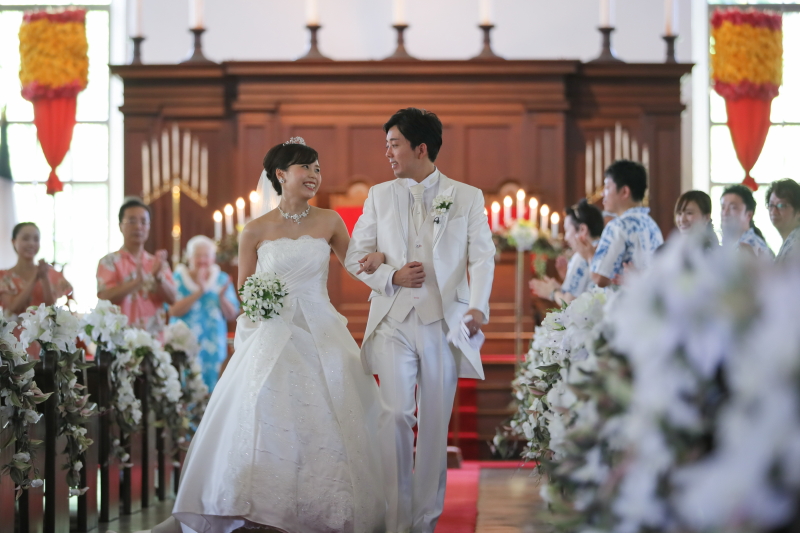 ハワイで親族・家族のみで結婚式・挙式を行える会場とカップル