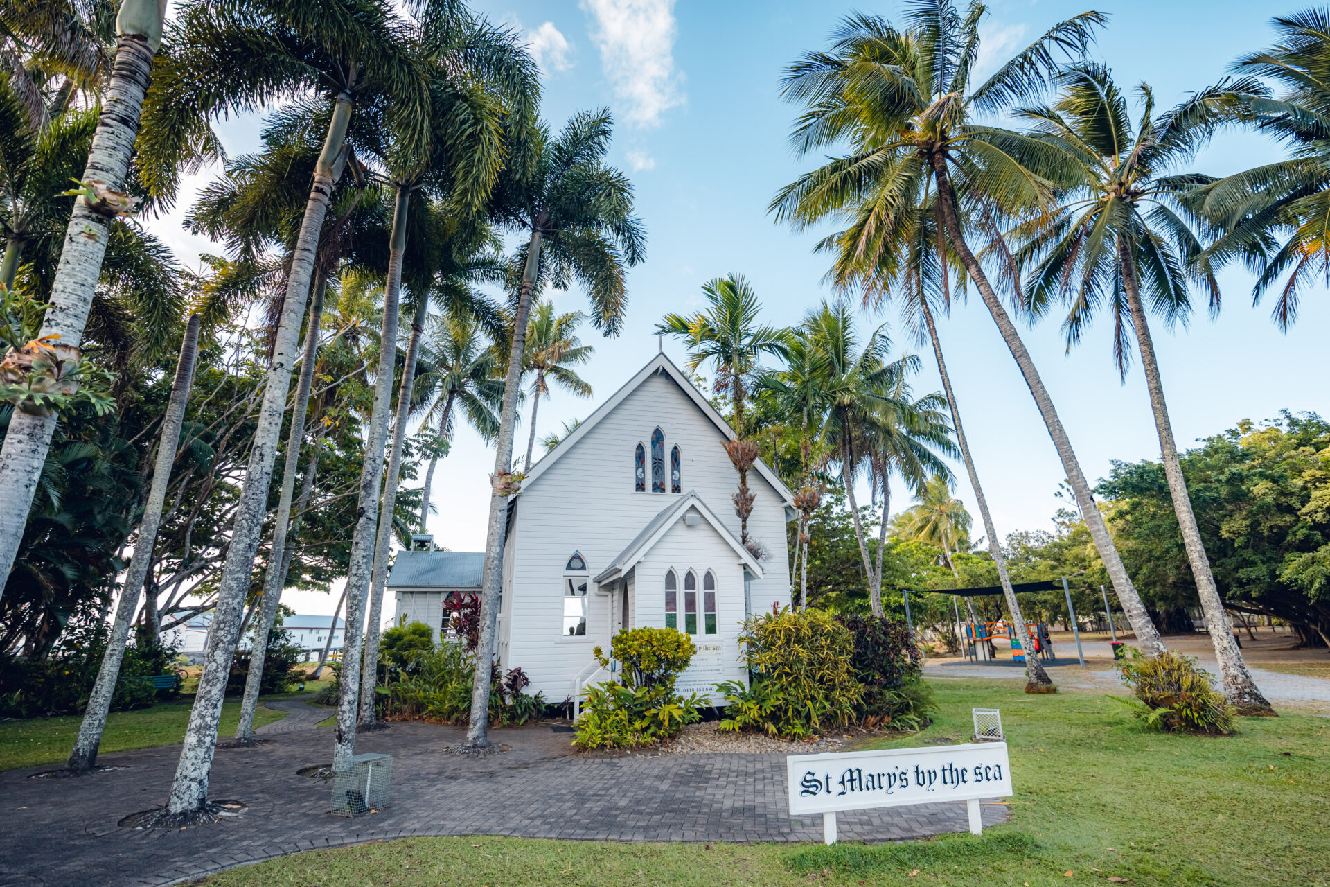 セントメアリーズバイザシーの写真